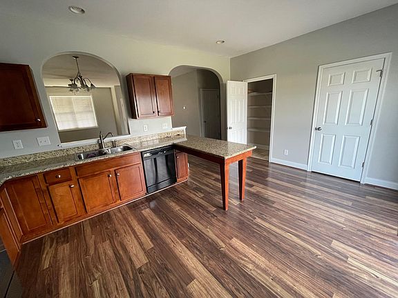 5th image of 85 Logan Ln