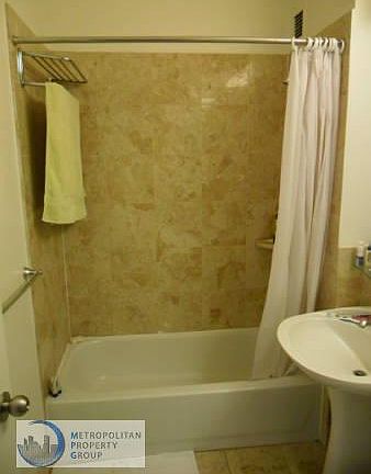 4th image of 360 W 43rd St APT S23f