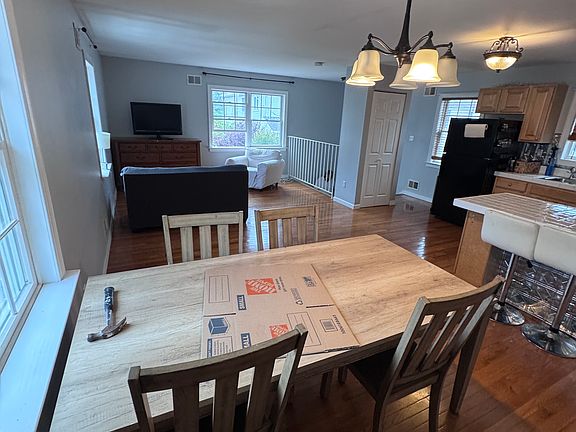 4th image of 339 Brehaut Ave #2