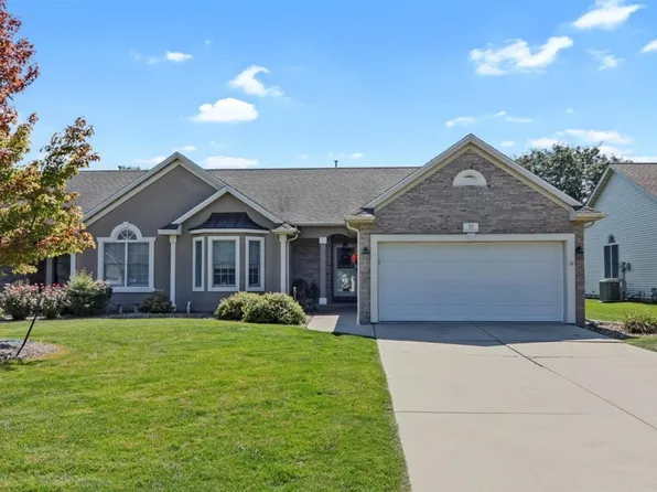 25 Inglewood Ln, Bloomington, IL 61704