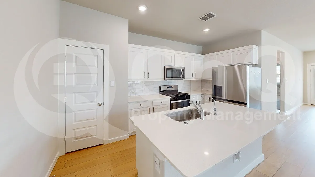 4 bed, 3.5 bath, 2547 sqft, $2,565 — Photo 3