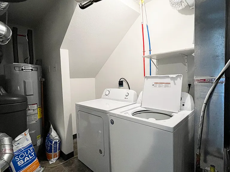 Pineview Townhomes — Photo 9