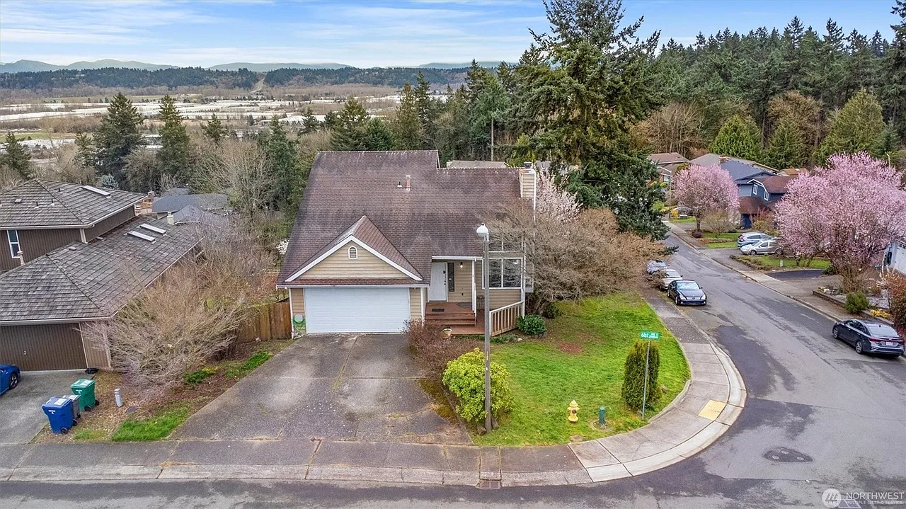 4 bed, 2200 sqft, $3,300 — Photo 1