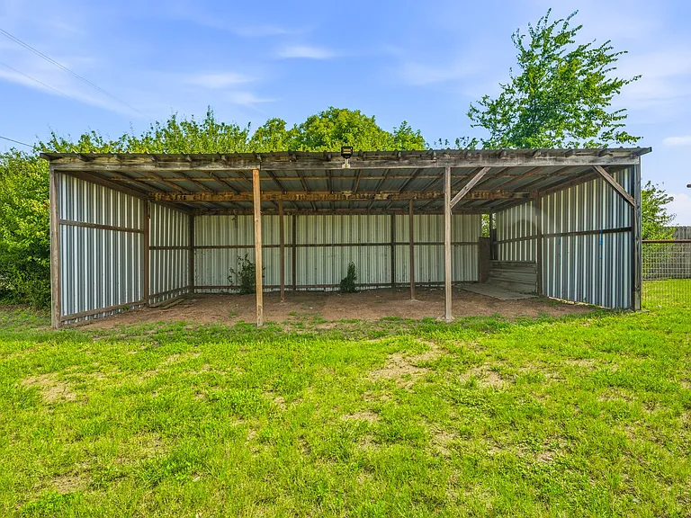 25263 N Highway 281 — Photo 5