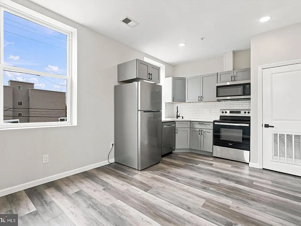 623 W Oxford St #2