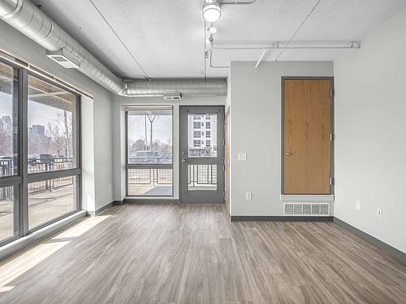 4th image of 601 SE Main St #10960252