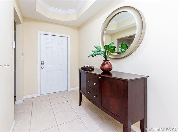 5th image of 315 E Royal Cove Cir
