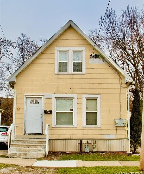 1st image of 102 Fuller Ave