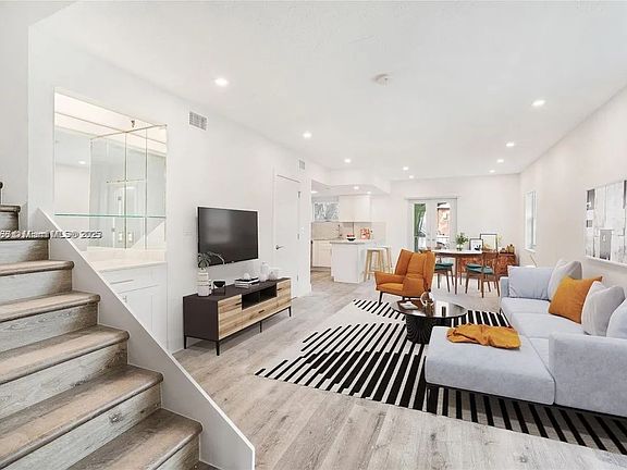 5th image of 726 Jefferson Ave APT 4