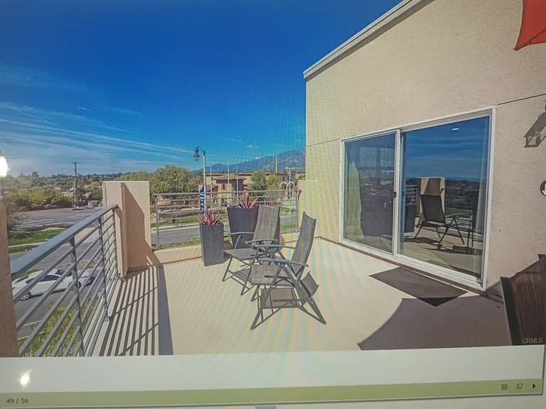 686 Heritage Ln — Photo 5