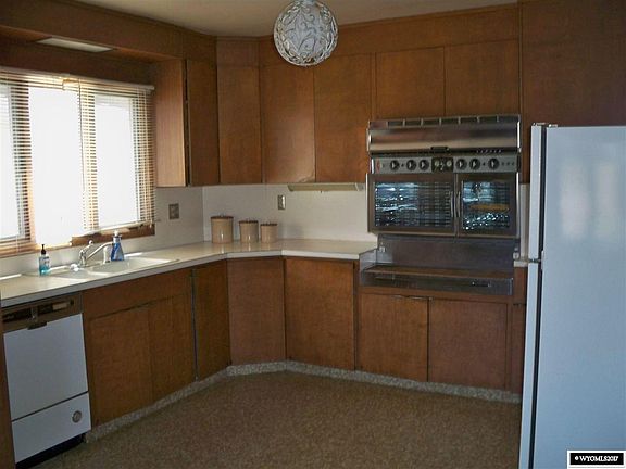 5th image of 713 B St