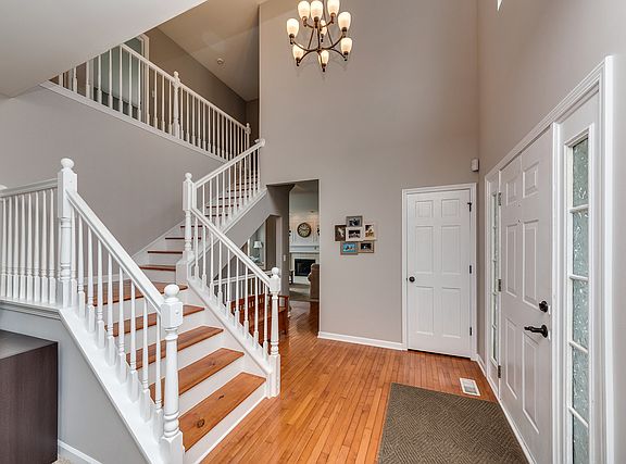 3rd image of 13052 Bradford Ln