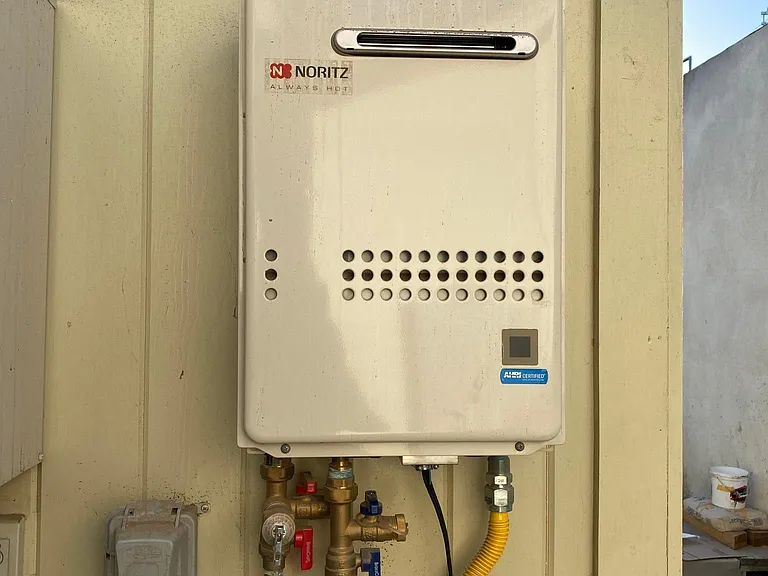 TANKLESS WATER HEATER FOR UNIT