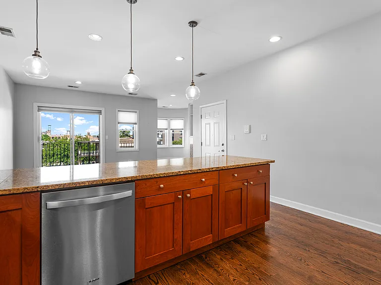 529 N Racine Ave #3 — Photo 6