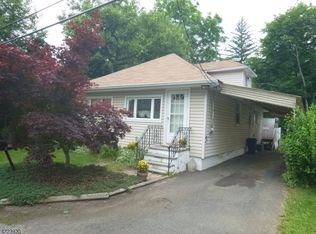 20 Lakeview Ter, Oakland, NJ 07436