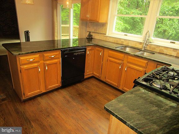 3rd image of 10457 Rosemont Dr
