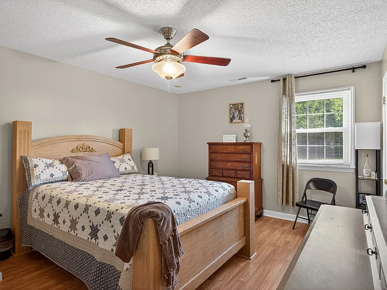 640 Summerest Ct — Photo 16