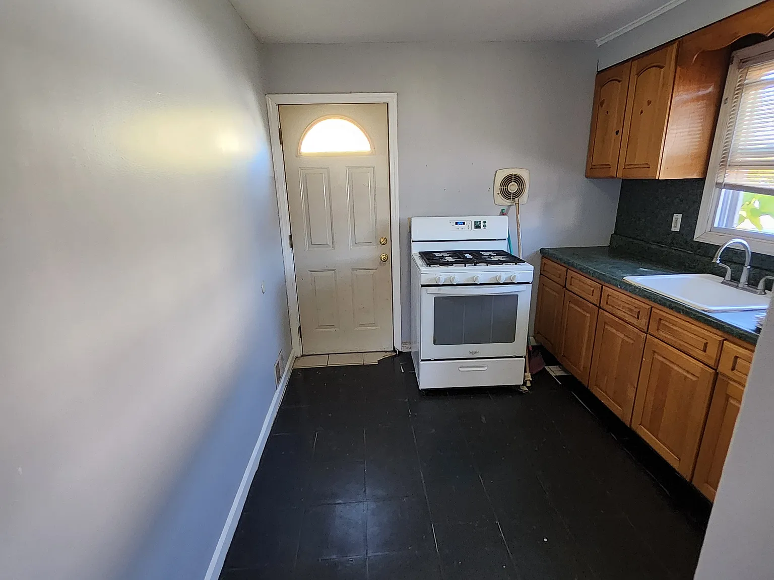 3 bed, $2,500 — Photo 2