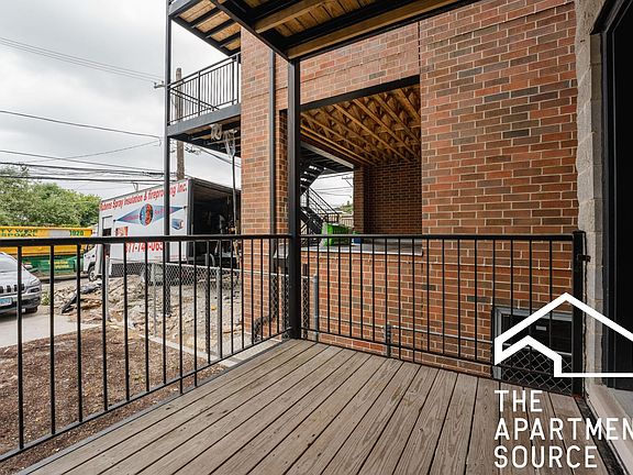 4th image of 2450 W Diversey Ave #89bbg0dft