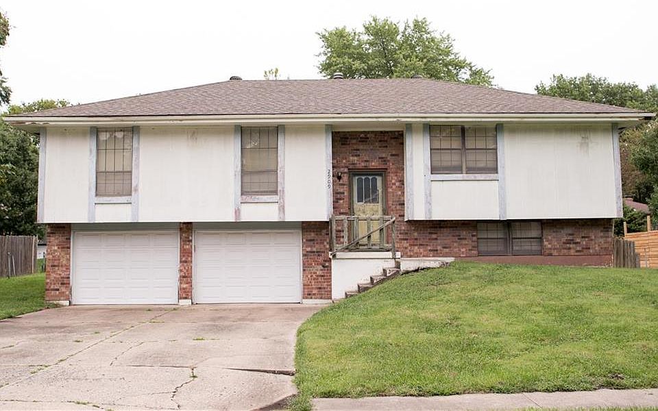 1st image of 2909 Sweet Briar Dr