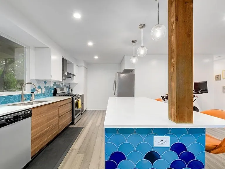 2710 Deeringhill Dr — Photo 18