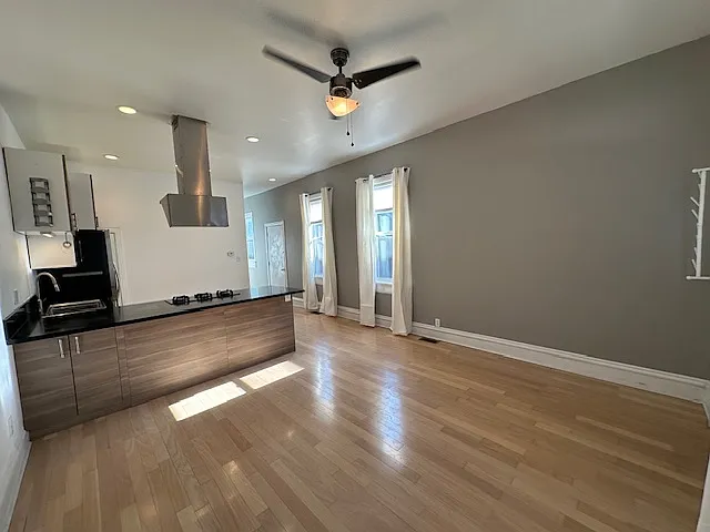 450 N Tuttle Ct — Photo 1