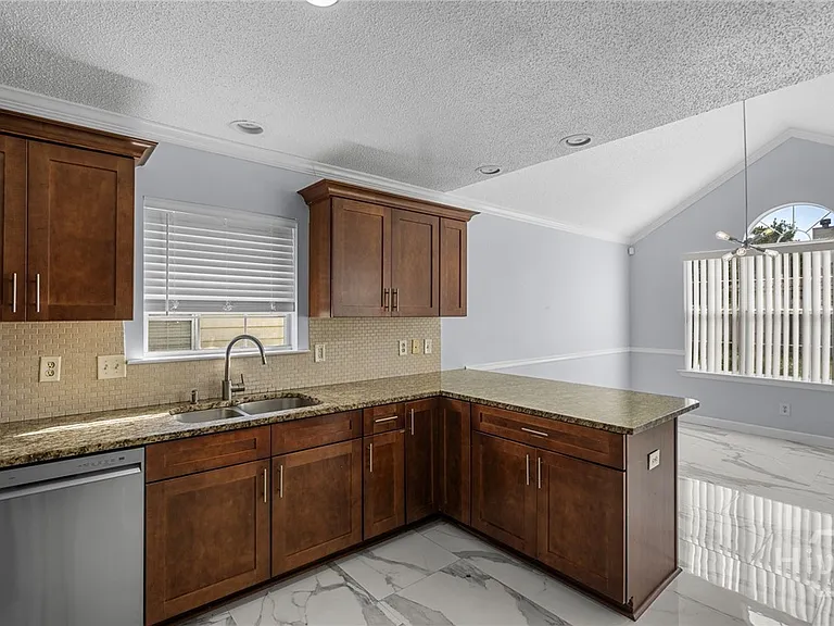 124 Hopeland Dr — Photo 10