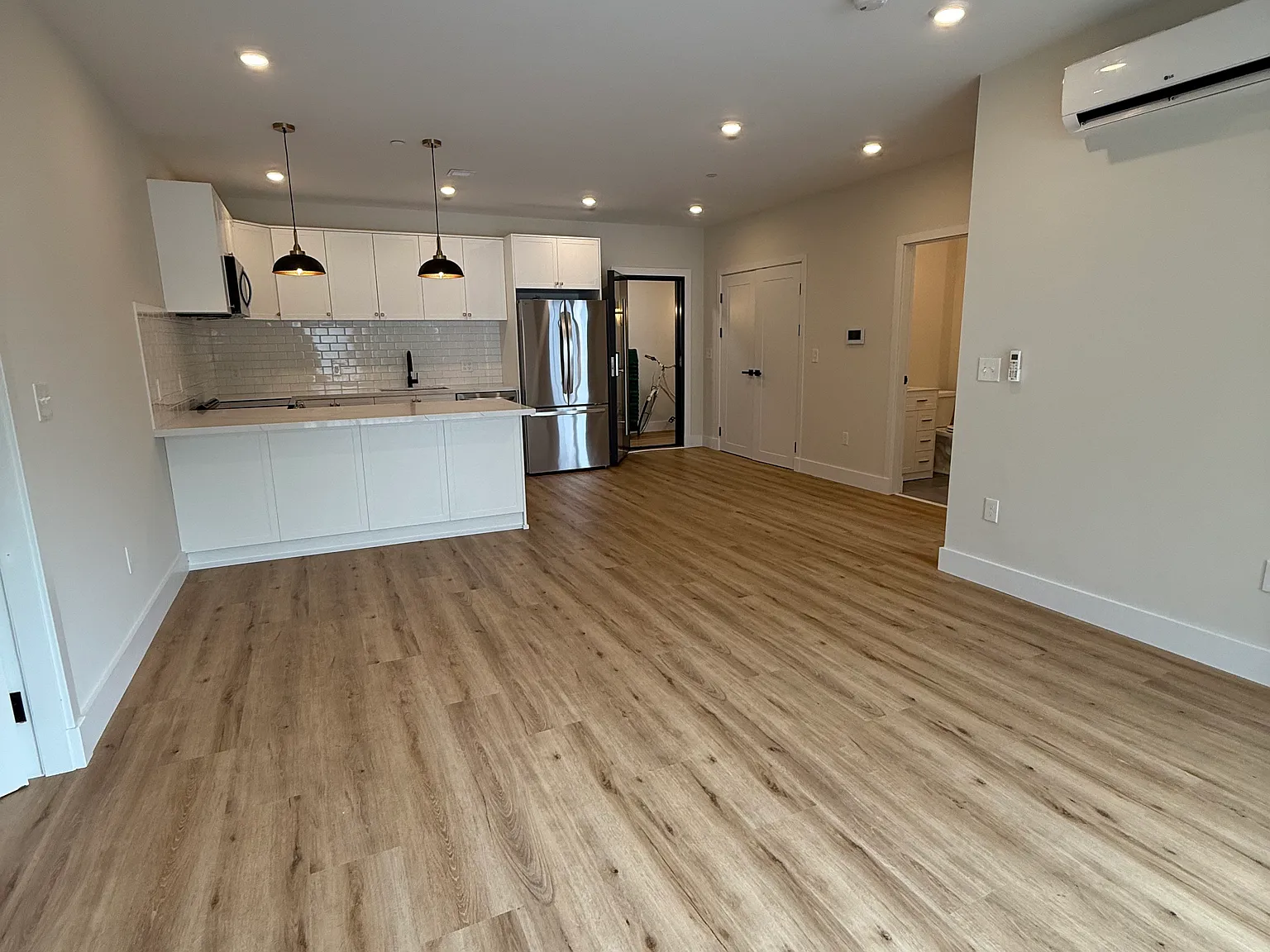 2 bed, 952 sqft, $2,975 — Photo 2