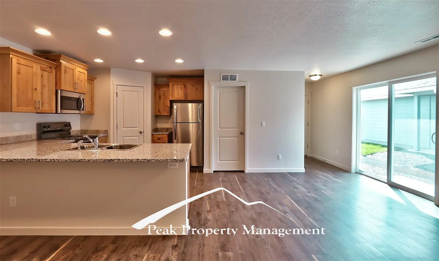 2 bed, 931 sqft, $1,675 — Photo 3