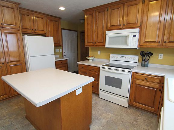 4th image of 2118 Rock River Ct