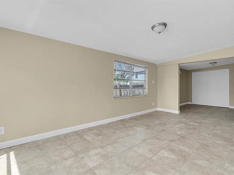 333 72nd Ave — Photo 23