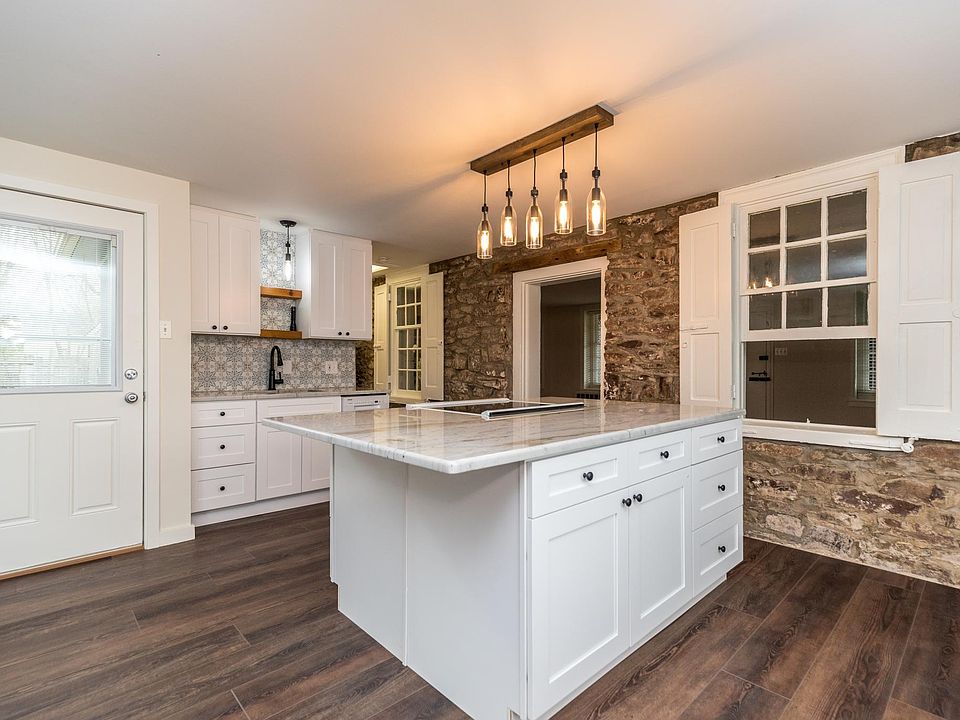 New Kitchen, Stove with Cooktop, Dishwasher and Quartzite counters