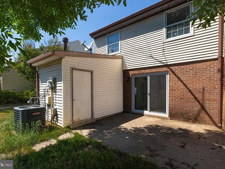 322 Clay St — Photo 36