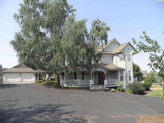 2nd image of 525 NW Aspen Ct
