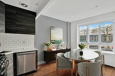 471 Evergreen Avenue, #1R