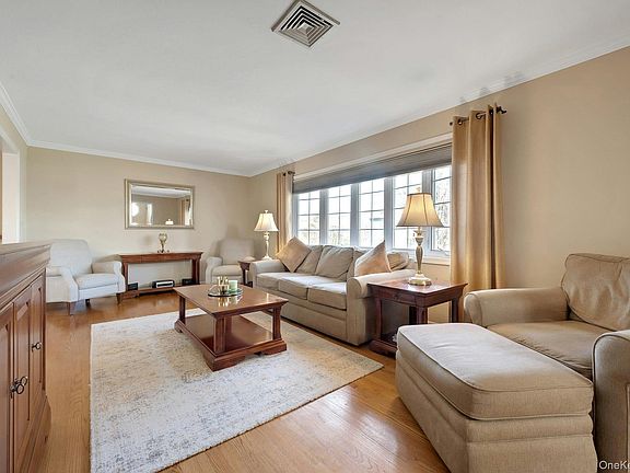 3rd image of 142 Bell Road