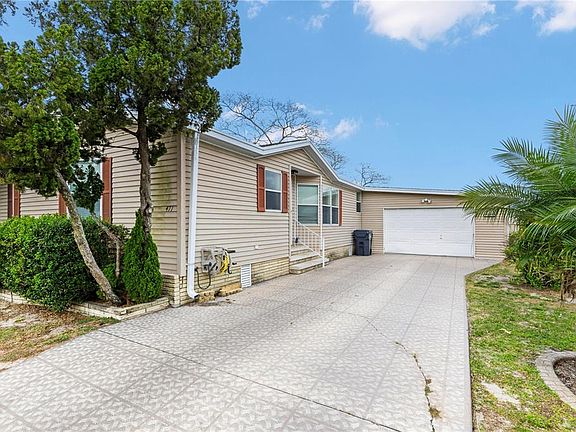 3rd image of 471 Village Cir SW