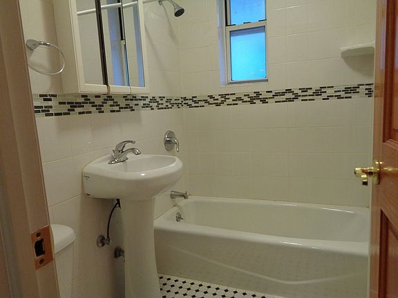 4th image of 2568 37th St APT 5