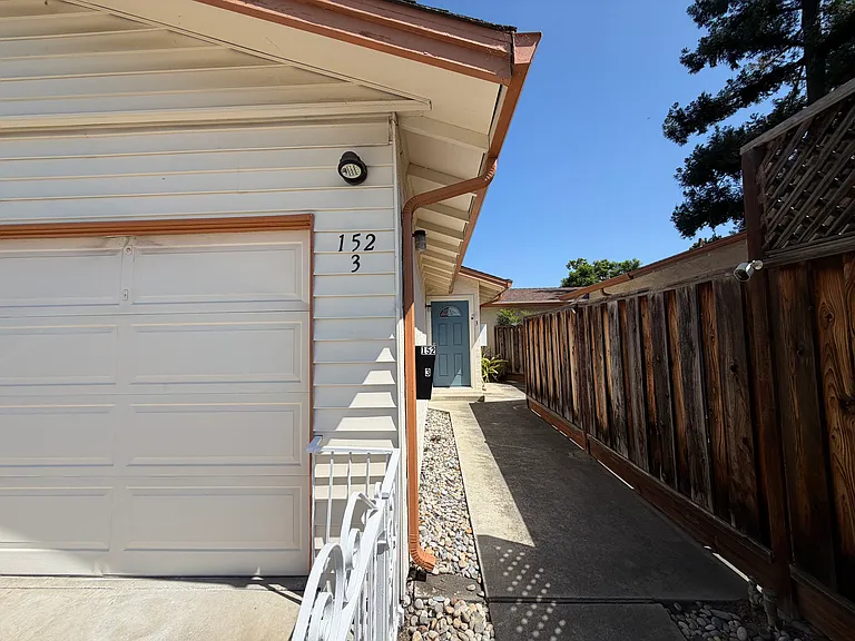 152 Warren Dr #3 — Photo 1