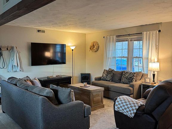 2nd image of 721 Arcadia Cir