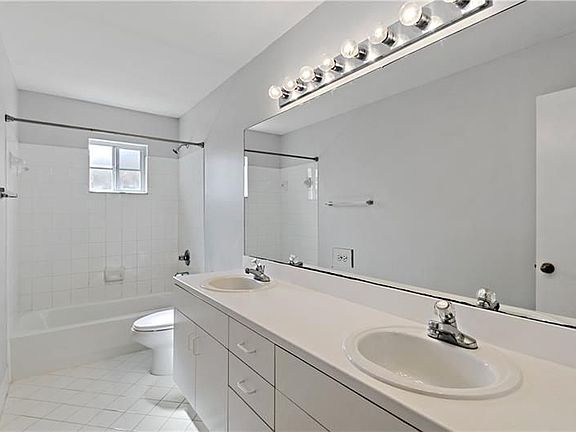 5th image of 2033 Pompeii Ct