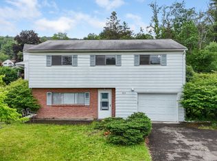 901 Marguerite Ct, Vestal, NY 13850