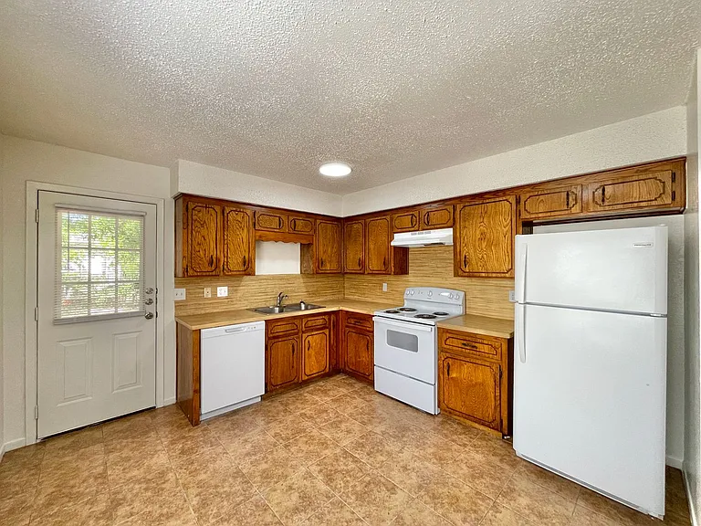 217 E Beeline Ln — Photo 7