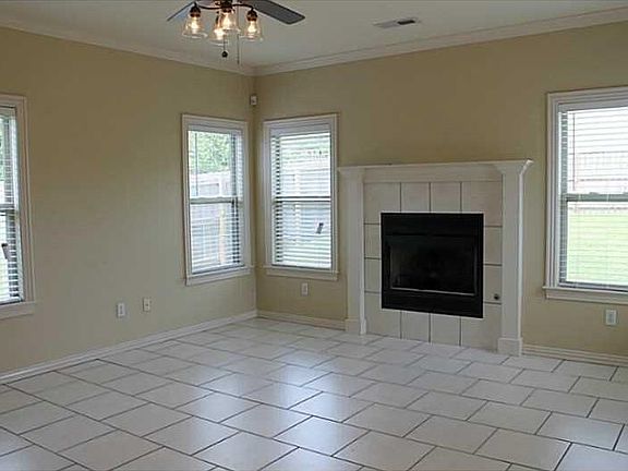 2nd image of 1504 NE Dysart Woods Ln