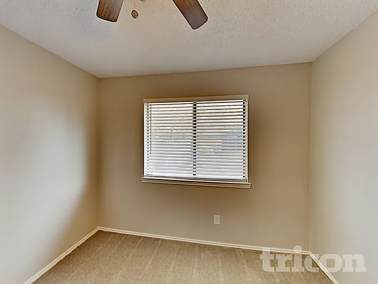 918 Elliott Dr — Photo 10