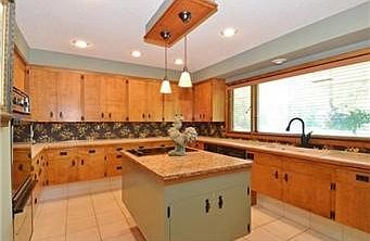 Gorgeous Large Kitchen overlooking Front yard