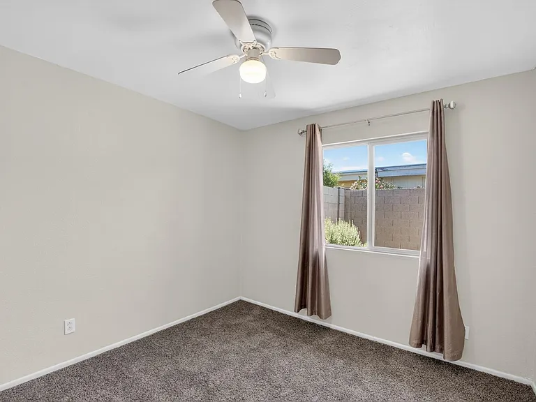 517 W Duke Dr — Photo 25