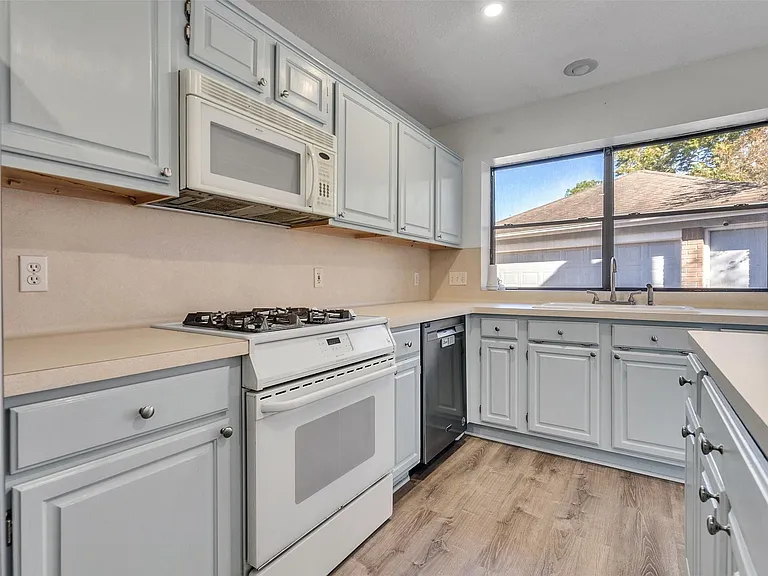 2108 Autumn Cove Dr — Photo 24