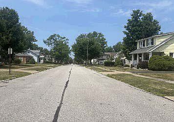 2nd image of 1346 Iroquois Ave