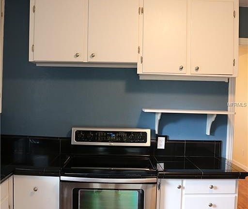 5th image of 606 Woodward St